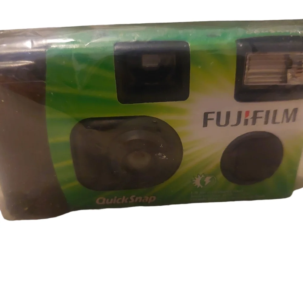 Fujifilm 35mm Quicksnap Flash One Time Use Disposable Camera 27 Photos 2009-10